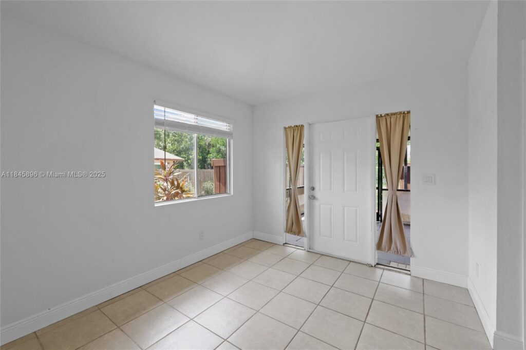6322 Royal Woods Dr, Fort Myers FL 33908
