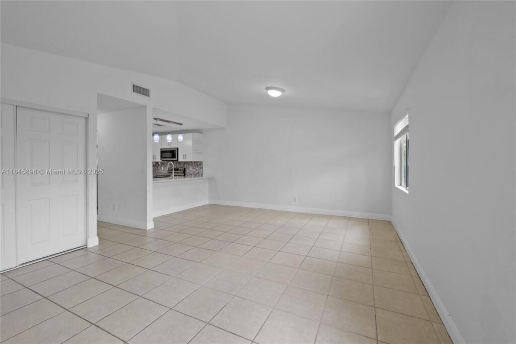 6322 Royal Woods Dr, Fort Myers FL 33908
