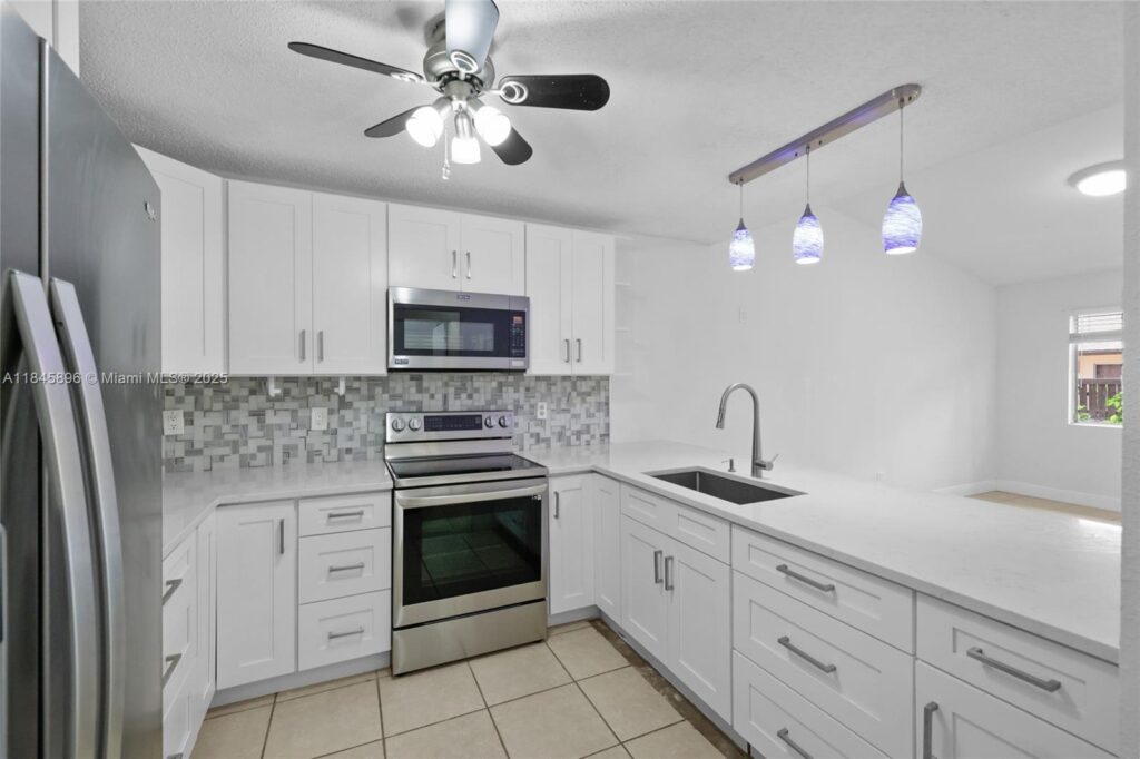 6322 Royal Woods Dr, Fort Myers FL 33908