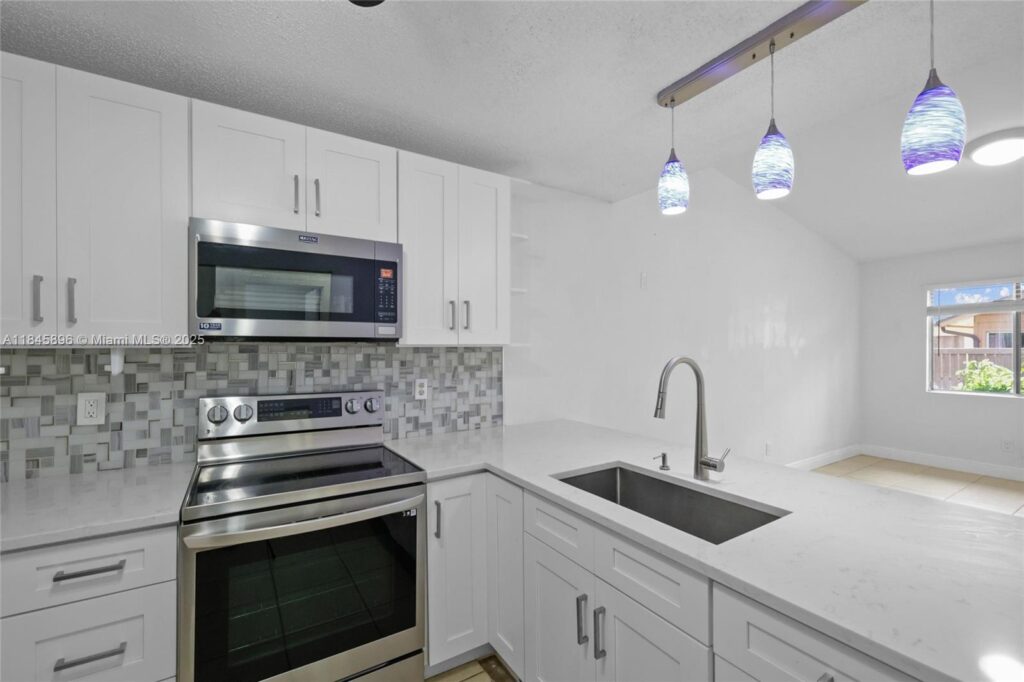 6322 Royal Woods Dr, Fort Myers FL 33908