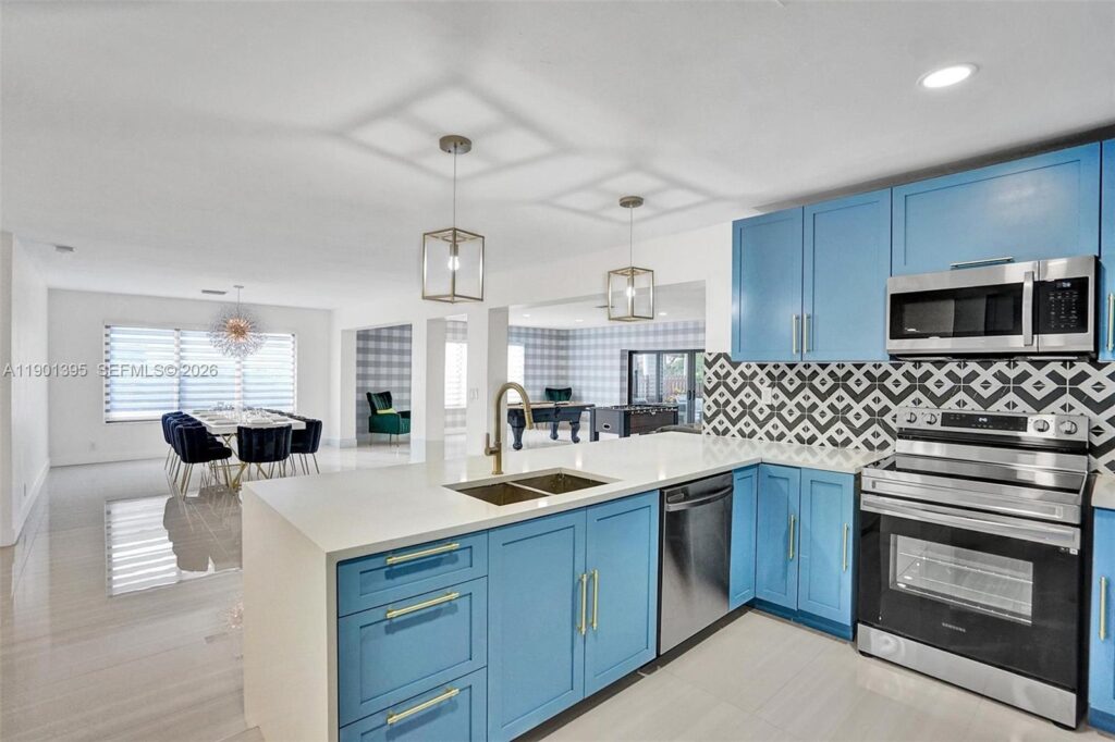 1141 N Northlake Dr, Hollywood FL 33019