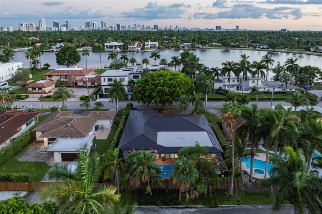 1141 N Northlake Dr, Hollywood FL 33019