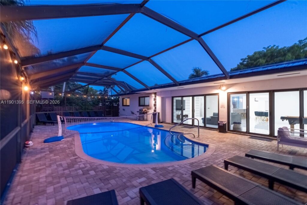1141 N Northlake Dr, Hollywood FL 33019