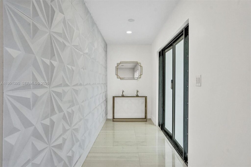 1141 N Northlake Dr, Hollywood FL 33019