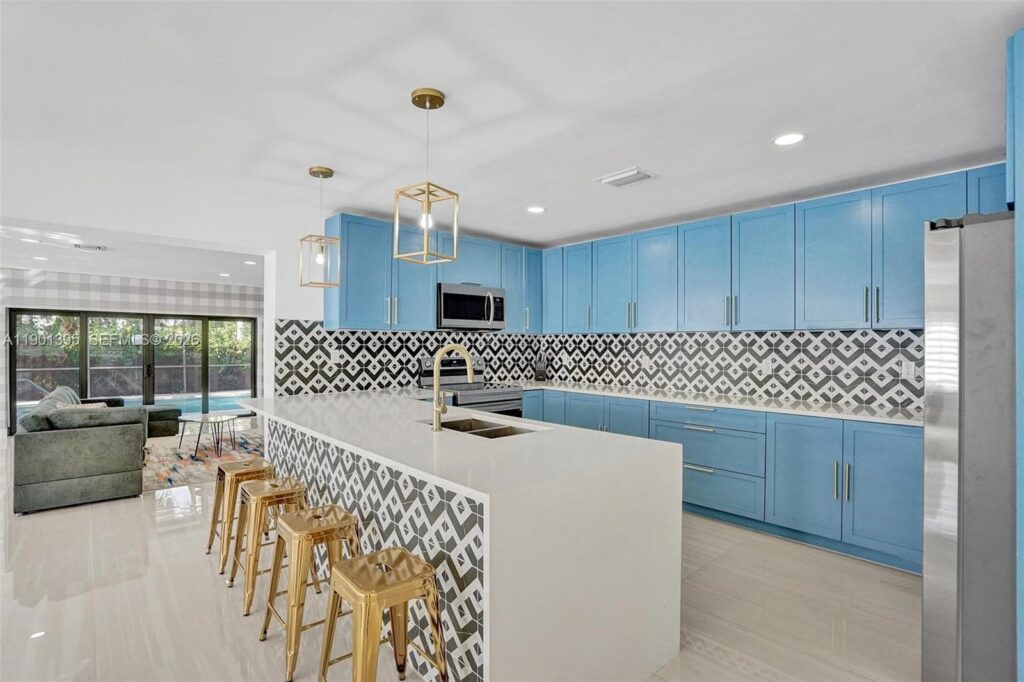 1141 N Northlake Dr, Hollywood FL 33019