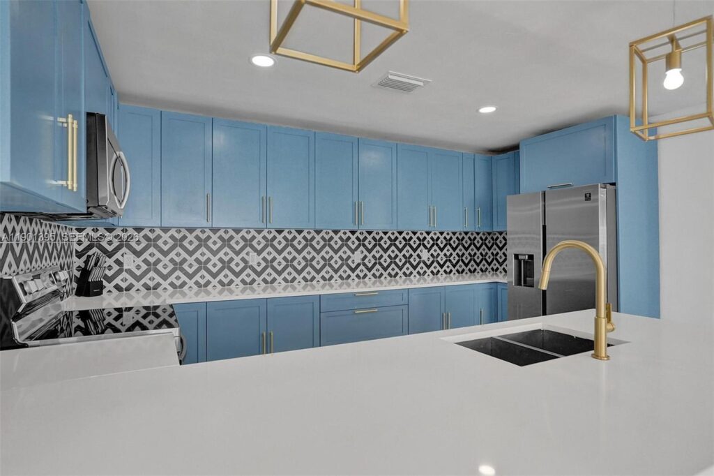 1141 N Northlake Dr, Hollywood FL 33019