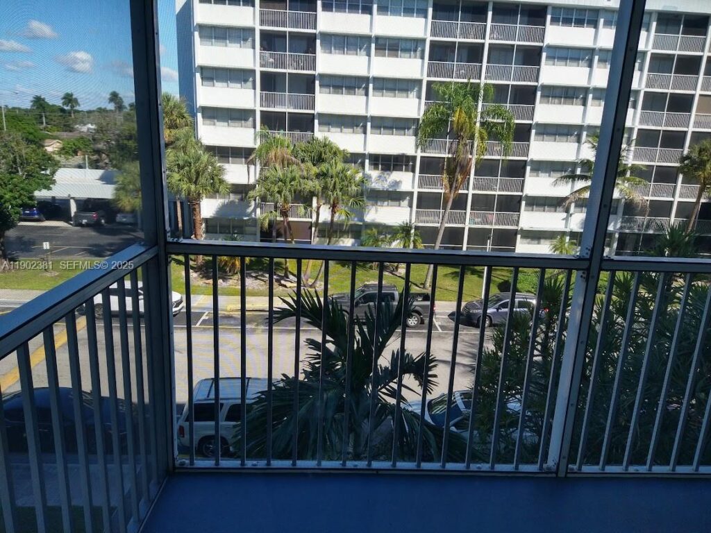 700 NW 214th St # 403, Miami Gardens FL 33169