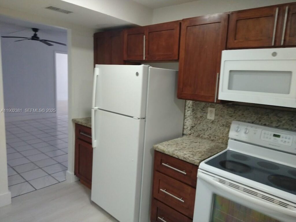 700 NW 214th St # 403, Miami Gardens FL 33169