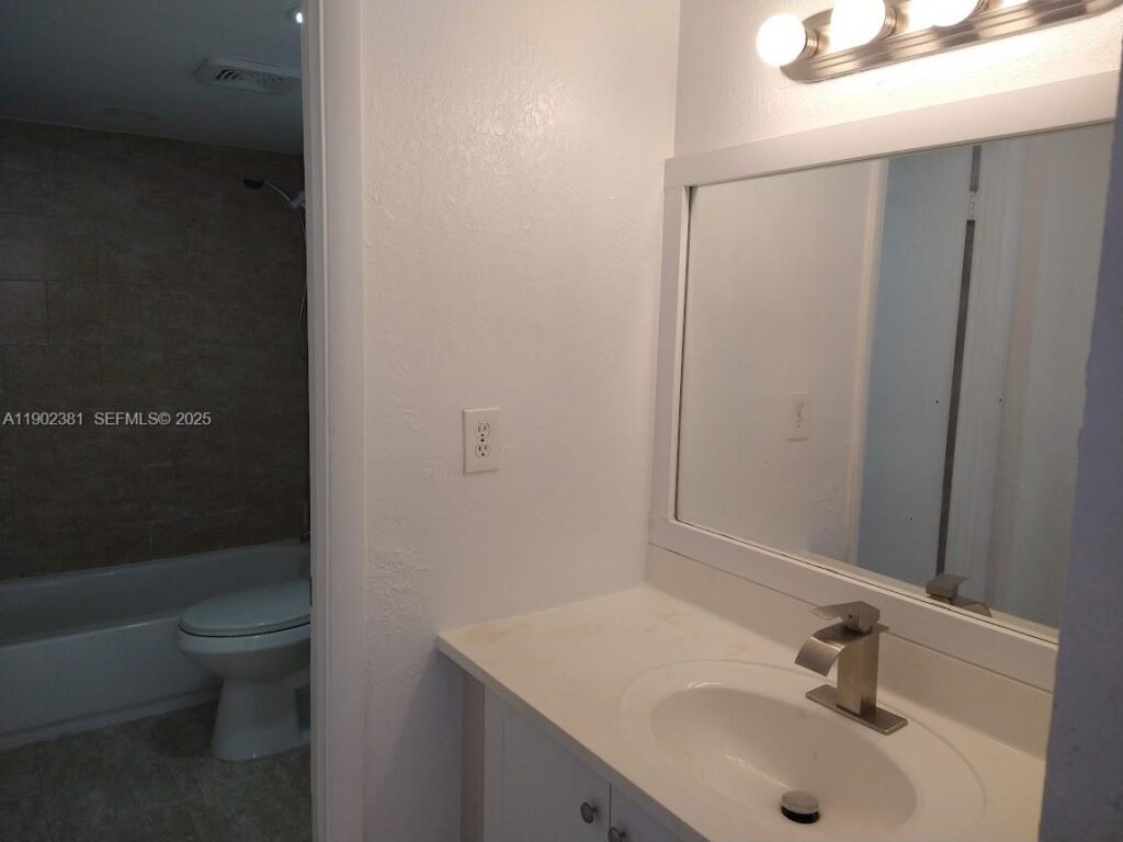 700 NW 214th St # 403, Miami Gardens FL 33169
