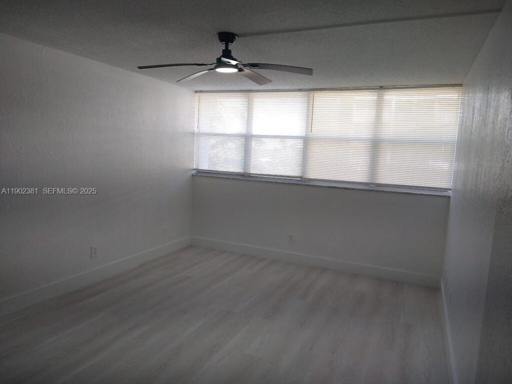 700 NW 214th St # 403, Miami Gardens FL 33169
