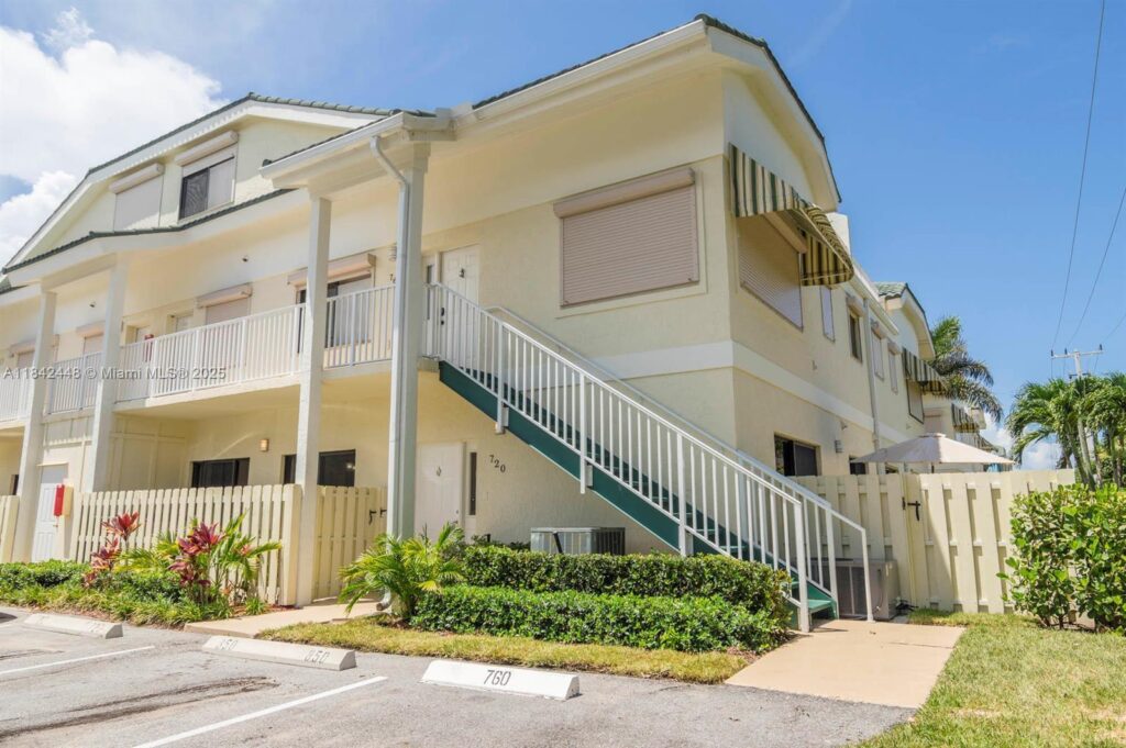 720 S Bella Vista Ct S # 20, Jupiter FL 33477