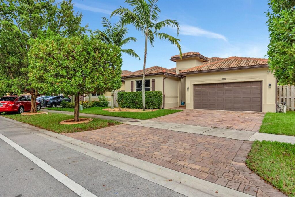 25123 SW 118th Place, Cutler Bay FL 33032