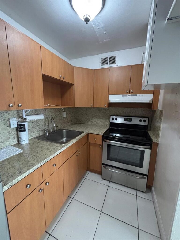 11005 SW 1st St # 302, Sweetwater FL 33174