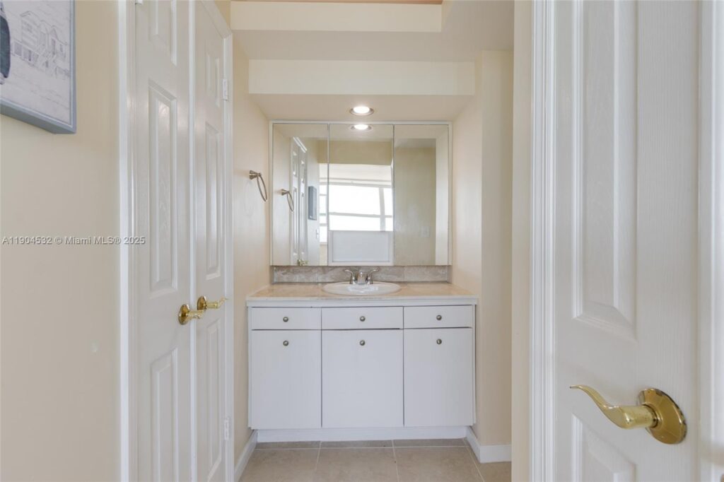 1410 S Ocean Dr # 1702, Hollywood FL 33019