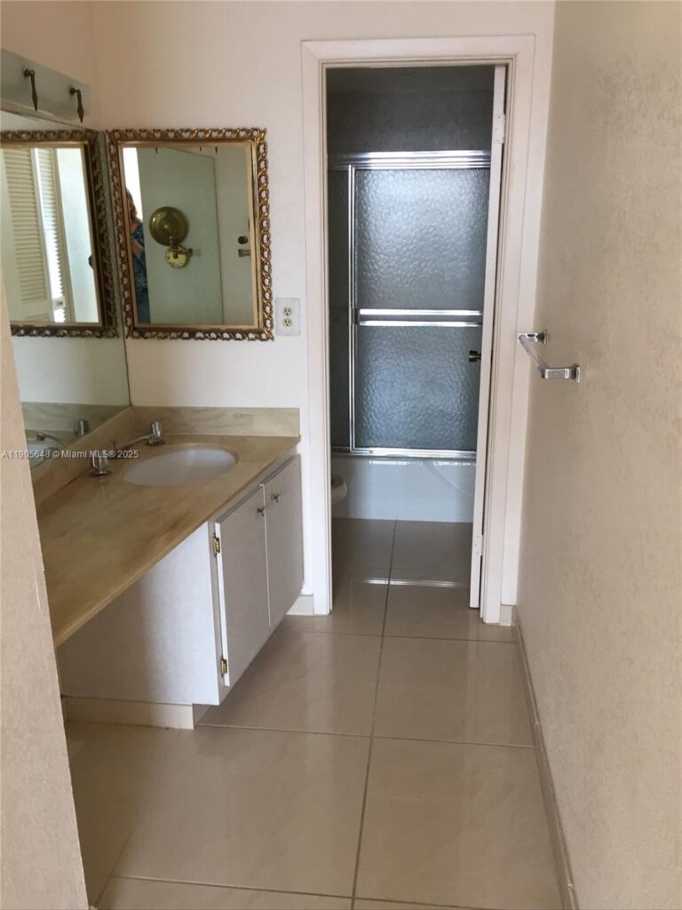 1985 S Ocean Dr # 12J, Hallandale Beach FL 33009