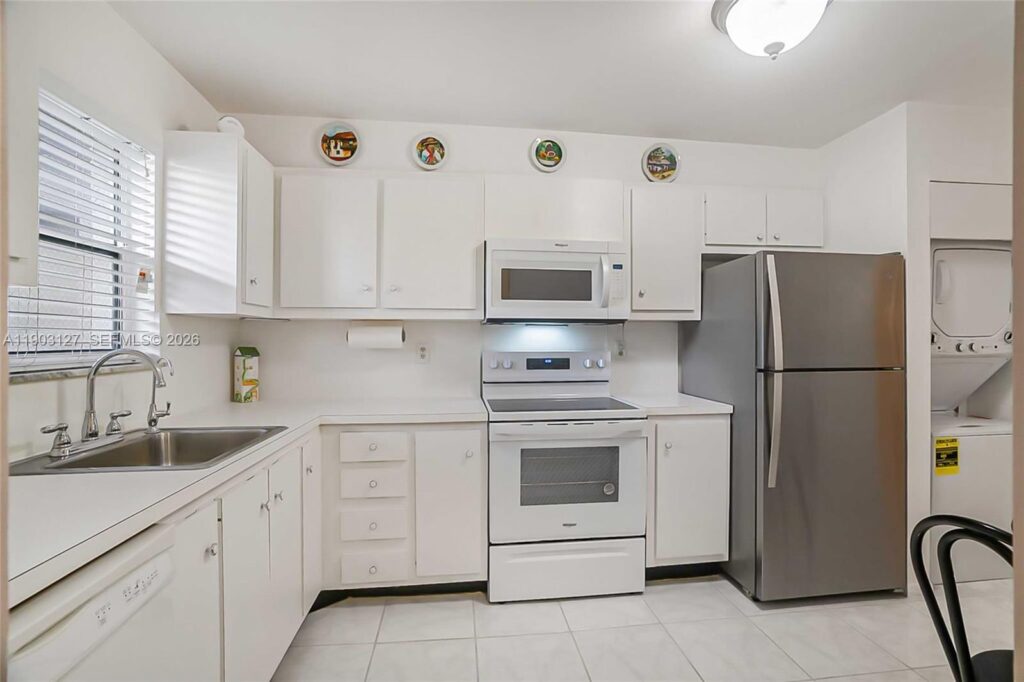 5900 NW 44th St # 202, Lauderhill FL 33319