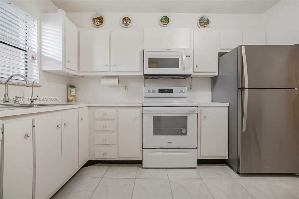 5900 NW 44th St # 202, Lauderhill FL 33319