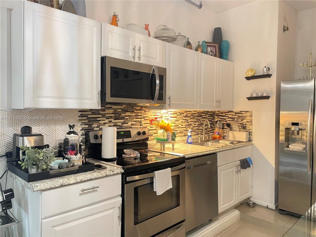 27563 SW 139th Psge # B, Homestead FL 33032