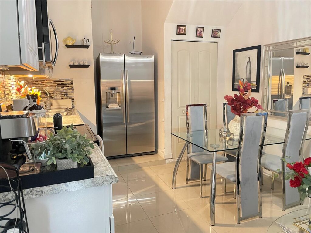 27563 SW 139th Psge # B, Homestead FL 33032