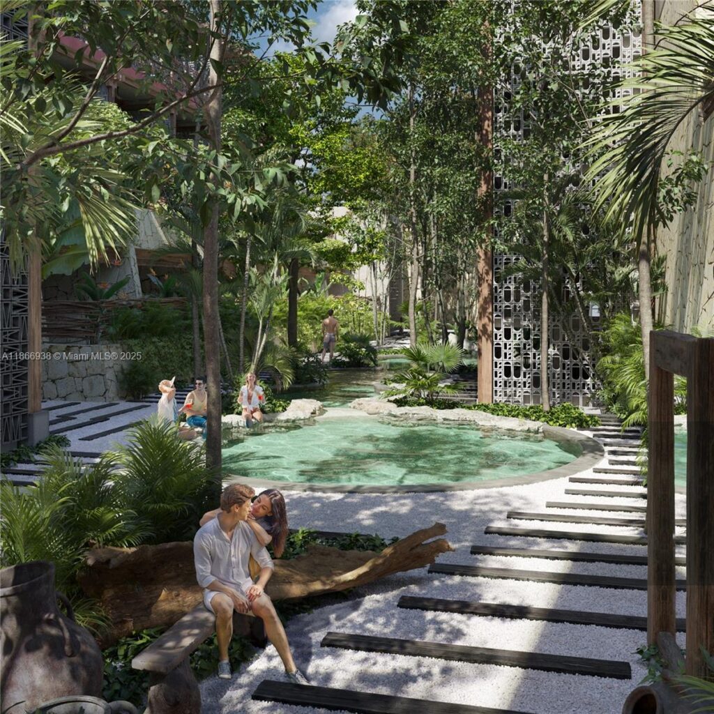 – Av. Coba 22 Centro # 101, FL 101