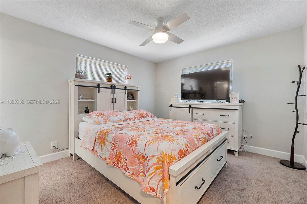 3301 NW 42nd St, Lauderdale Lakes FL 33309