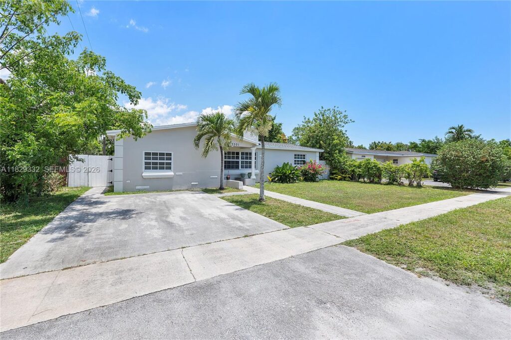 3301 NW 42nd St, Lauderdale Lakes FL 33309