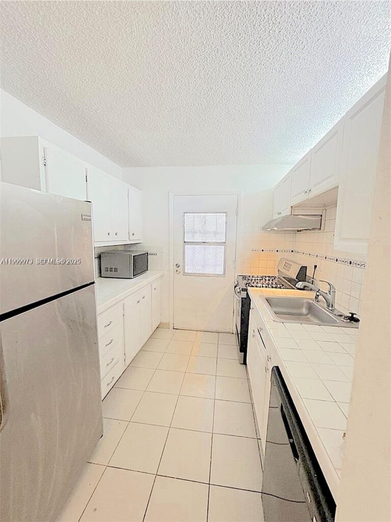 20120 NE 2nd Ave # W27, Miami Gardens FL 33179