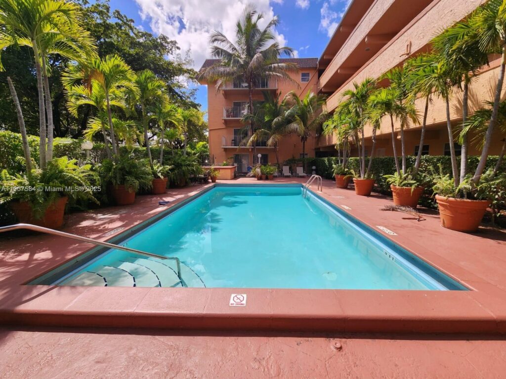 8101 SW 73rd Ave # 30, Miami FL 33143