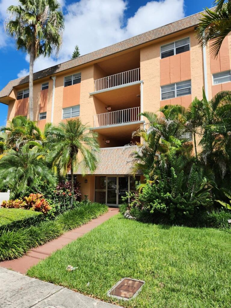 8101 SW 73rd Ave # 30, Miami FL 33143