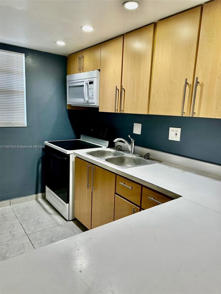 8101 SW 73rd Ave # 30, Miami FL 33143