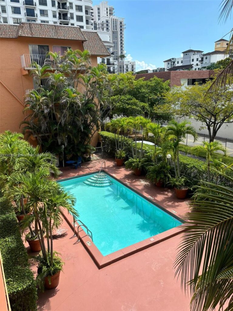 8101 SW 73rd Ave # 30, Miami FL 33143