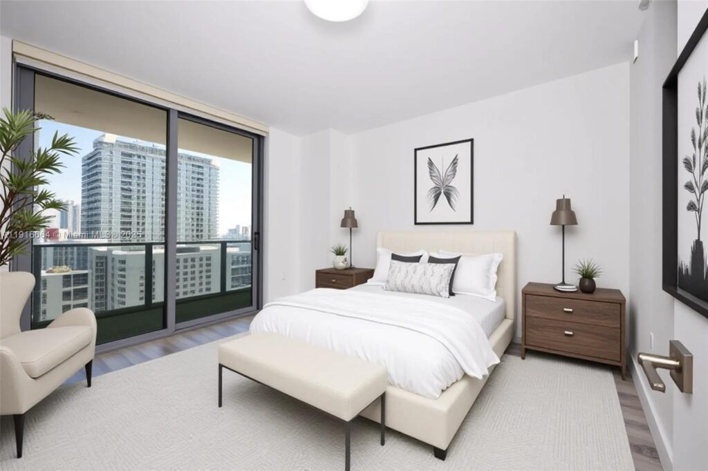 45 SW 9th St # 1504, Miami FL 33130