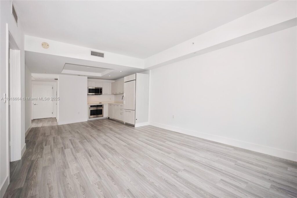 45 SW 9th St # 1504, Miami FL 33130