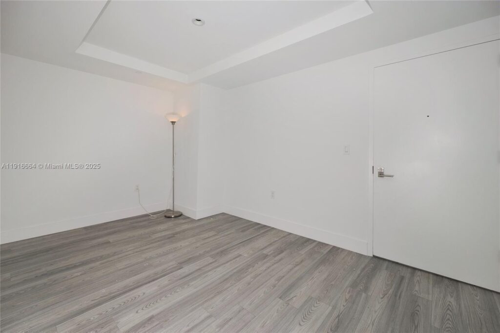 45 SW 9th St # 1504, Miami FL 33130