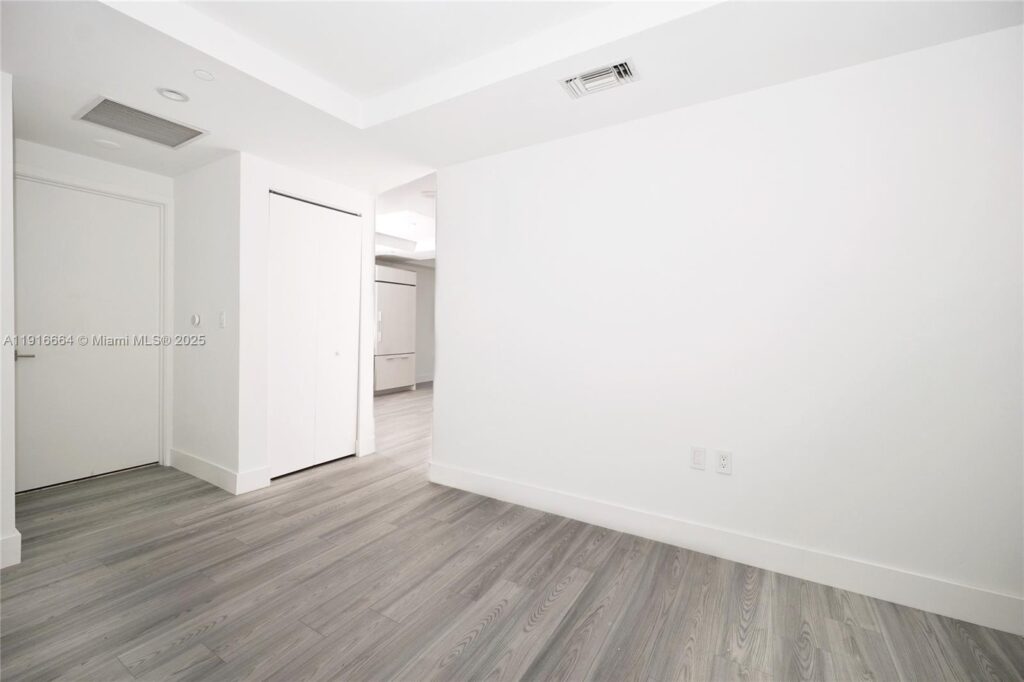 45 SW 9th St # 1504, Miami FL 33130