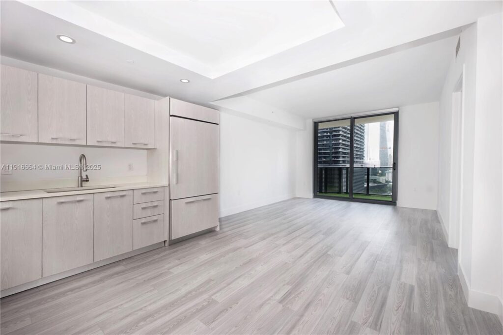 45 SW 9th St # 1504, Miami FL 33130