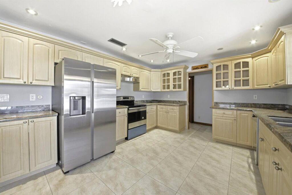 309 SE 4th Street, Dania Beach FL 33004