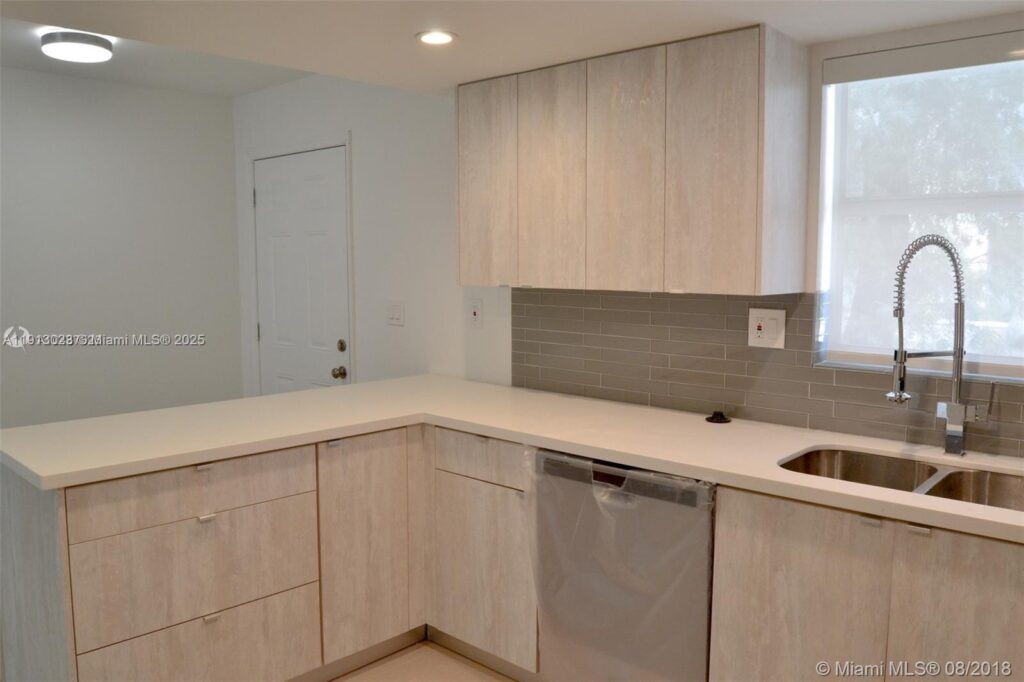 9375 Fontainebleau Blvd # L122, Miami FL 33172