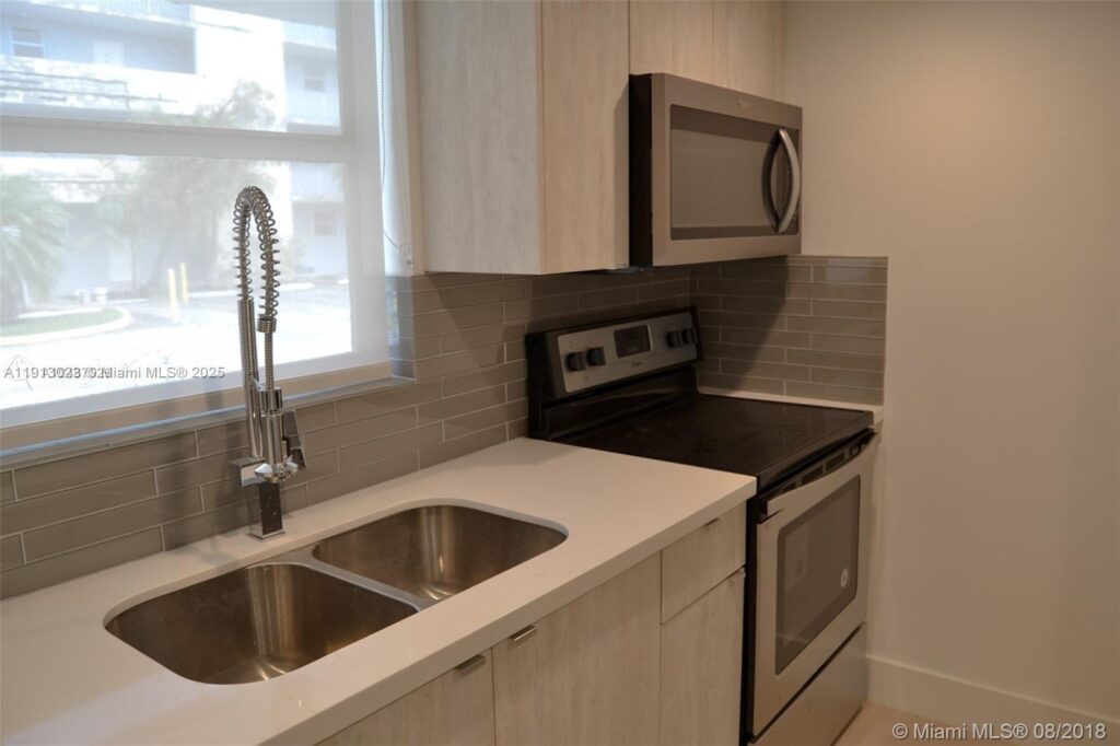 9375 Fontainebleau Blvd # L122, Miami FL 33172