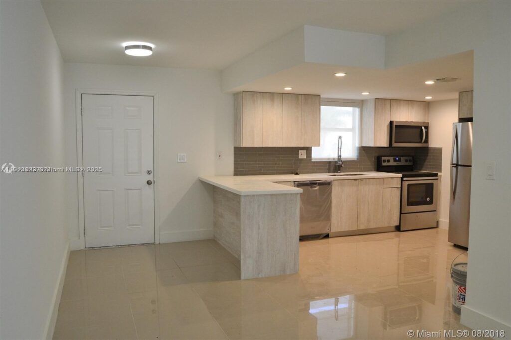 9375 Fontainebleau Blvd # L122, Miami FL 33172