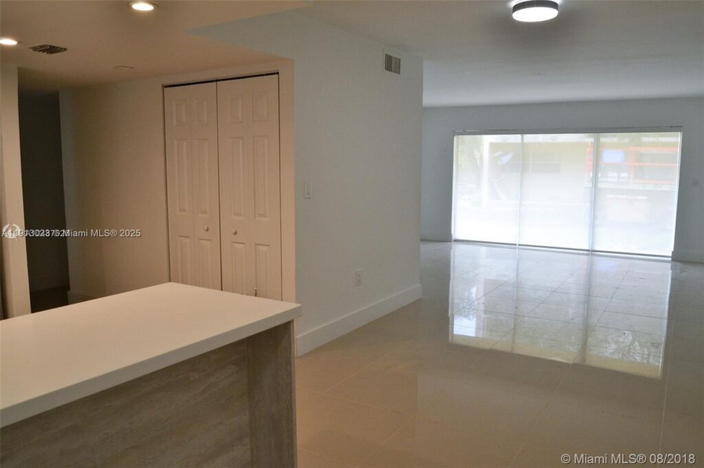 9375 Fontainebleau Blvd # L122, Miami FL 33172