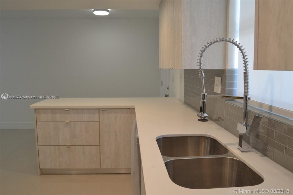 9375 Fontainebleau Blvd # L122, Miami FL 33172