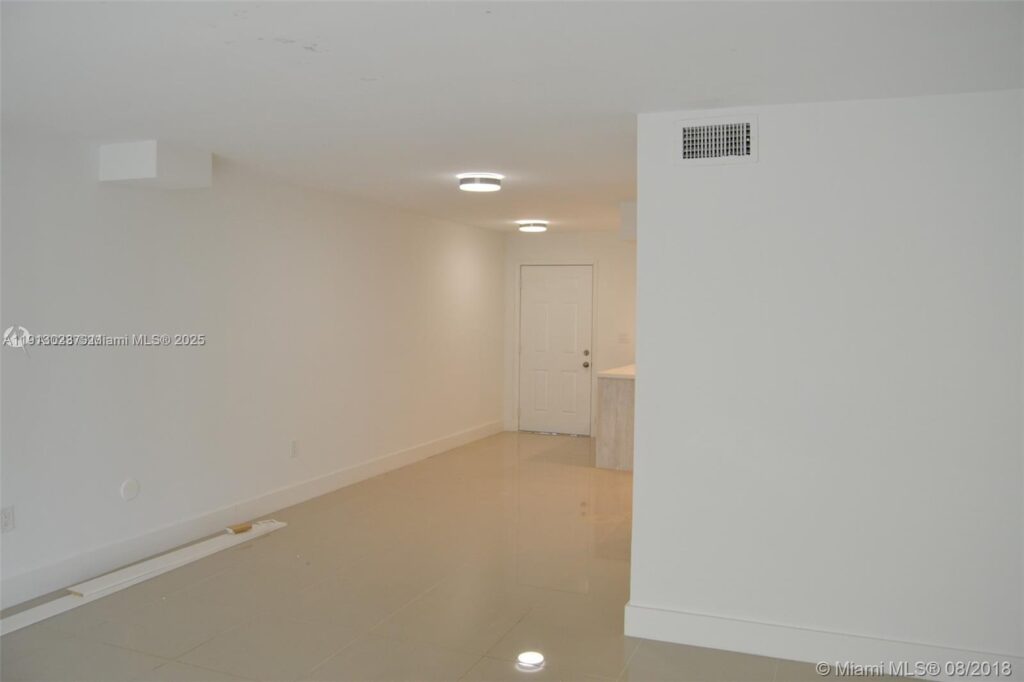 9375 Fontainebleau Blvd # L122, Miami FL 33172