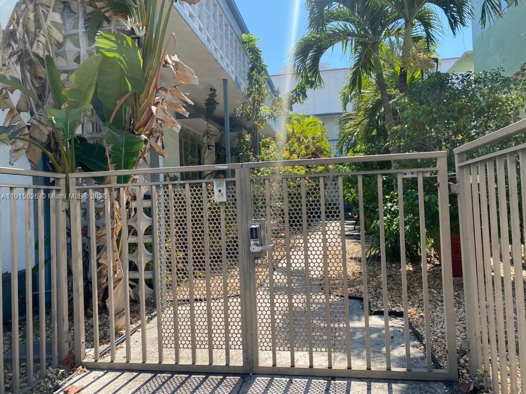 6805 Abbott Ave # 7, Miami Beach FL 33141