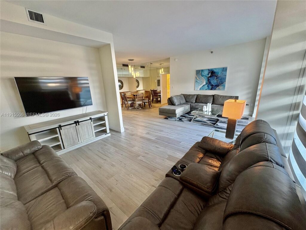 20515 E Country Club Dr # 147, Aventura FL 33180