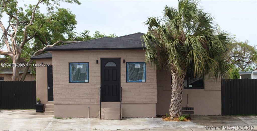 107 W Pembroke Rd, Hallandale Beach FL 33009