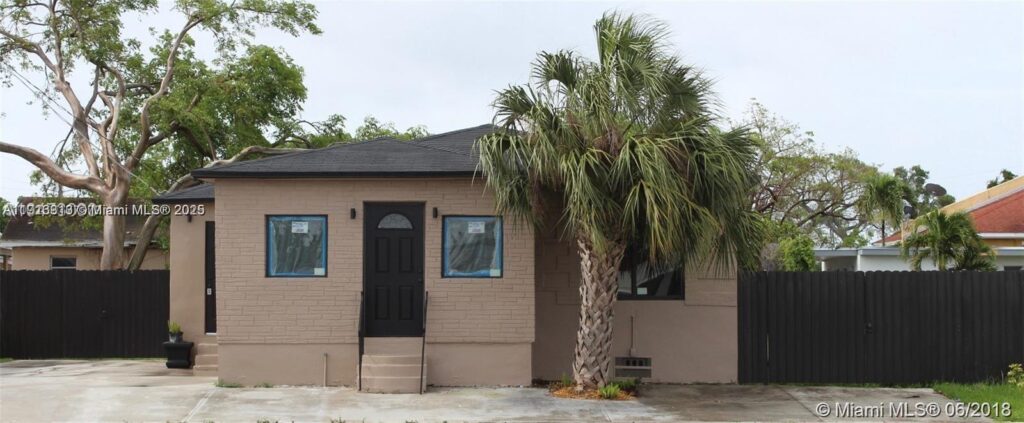 107 W Pembroke Rd, Hallandale Beach FL 33009