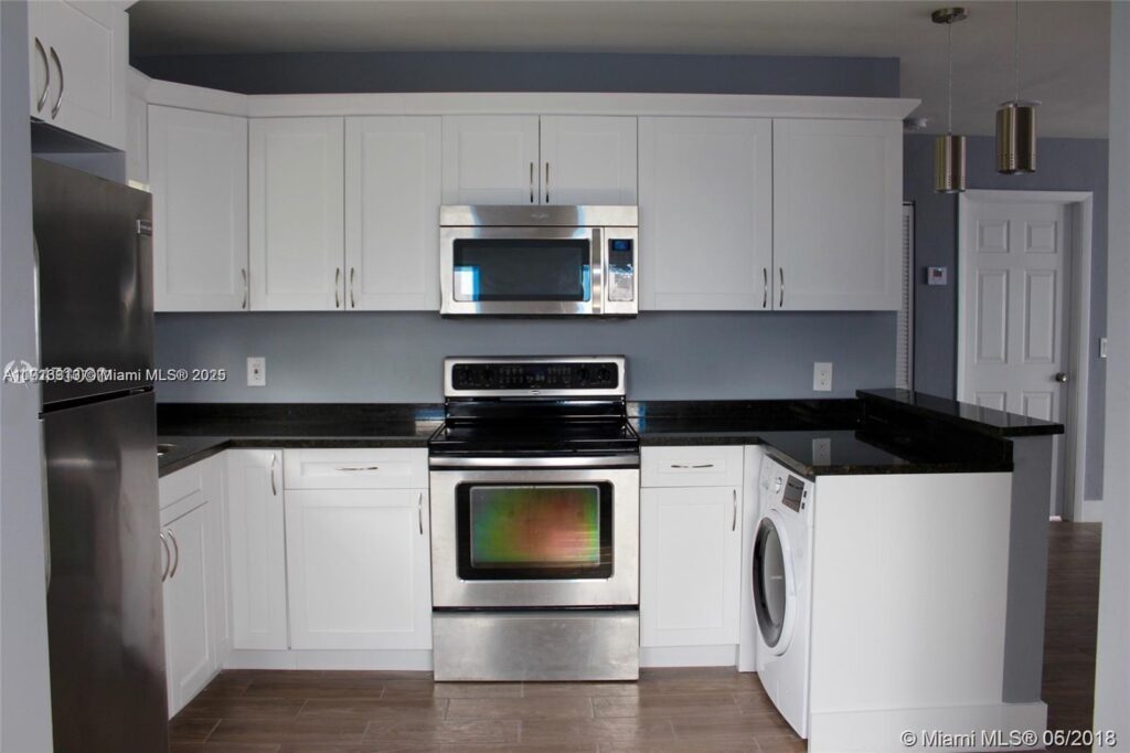 107 W Pembroke Rd, Hallandale Beach FL 33009