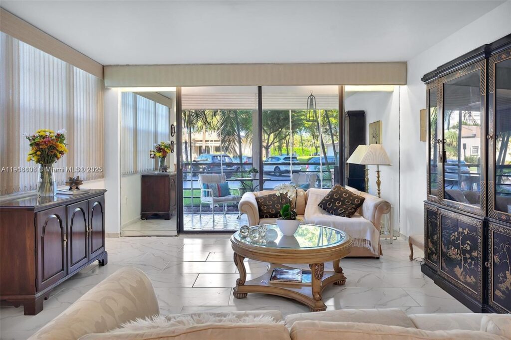 1300 Saint Charles Pl # L12, Pembroke Pines FL 33026
