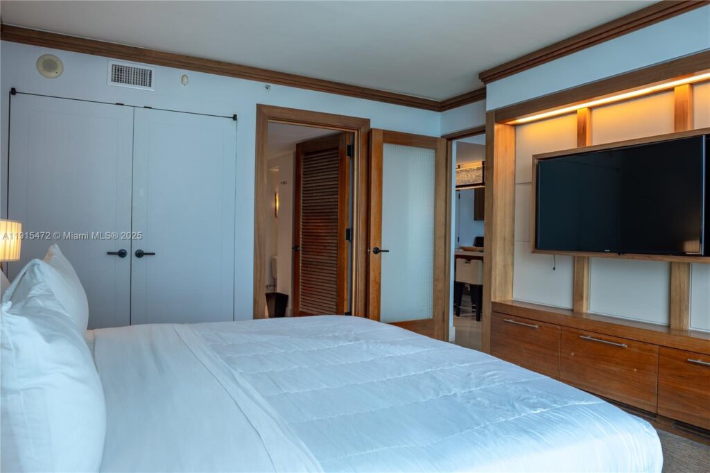 6801 Collins Ave # 1002, Miami Beach FL 33141